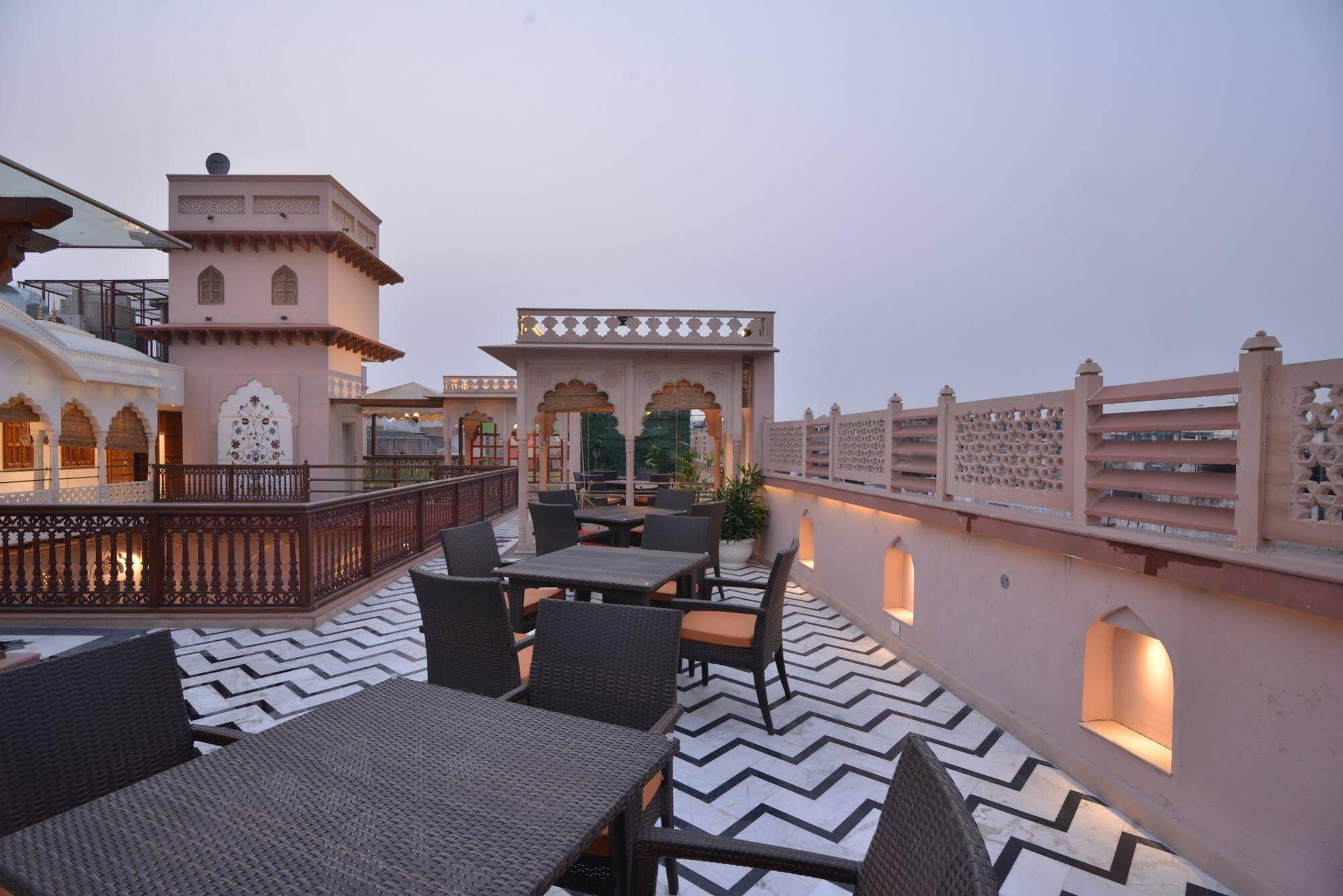 Haveli Dharampura - Unesco Awarded Boutique Heritage Hotel New Delhi Eksteriør billede